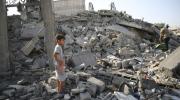 Israel sigue atacando Gaza y causa un cráter gigante tras bombardear un campamento