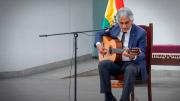 Entregan reconocimiento a Willy Claure por sus 50 años de trayectoria artística