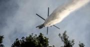 Video: Dos helicópteros chocan en el aire mientras combatían un incendio en Grecia