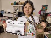 Boliviana brilla en las Olimpiadas Copérnico de EE.UU. con dos oros y una mención honorífica