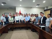 Amdecruz firma un compromiso con YPFB para garantizar combustible en los municipios