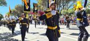 Estudiantes desfilan y llenan de rojo, amarillo y verde la capital del país