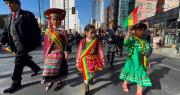 Desfiles, danzas y tricolor marcan festejos por los 201 años de independencia de Bolivia
