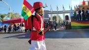 Bandas, trajes típicos y patriotismo marcan los desfiles en Cochabamba