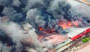 Voraz incendio arrasa más de 100 casetas en la feria Barrio Lindo y desata desesperación entre comerciantes