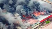 Gobierno anuncia el despliegue de helicópteros y personal militar para apoyar en el control del incendio en la feria Barrio Lindo
