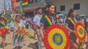 El desfile cívico retorna a la plaza 24 de Septiembre y participan 40 instituciones