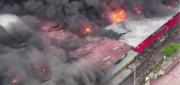 INCENDIO DE GRAN MAGNITUD ARRASA LA FERIA BARRIO LINDO DE SANTA CRUZ