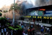 YPFB habilita surtidor exclusivo para abastecer a unidades que combaten el incendio en Barrio Lindo