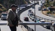 El Presidente promete reformar YPFB para frenar la escasez de carburantes