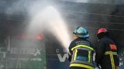 Alcaldía cruceña informa que 70% del galpón de la feria de Barrio Lindo fue afectado por el fuego