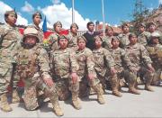 Hay mujeres que toman las armas para el servicio militar de un año en Bolivia