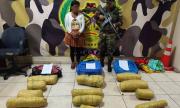Descubren 12 paquetes de marihuana en un bus con destino a Santa Cruz