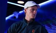 Jannik Sinner no competirá en Cincinnati por problemas en la rodilla derecha