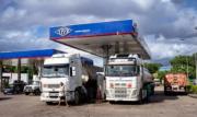 Diputado: Filas por combustible seguirán porque el Gobierno “no tiene plata” y tiene mucha deuda