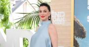 Anne Hathaway presume su embarazo y deslumbra con un look que se robó todas las miradas
