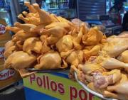 Vecinos conminan a Defensa del Consumidor a frenar alza del pollo