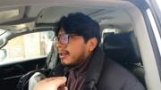 Largas filas por combustible obligan a profesionales a convertir sus vehículos en oficinas móviles