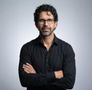 Henry Medina es reconocido entre los directores creativos más influyentes del mundo en LinkedIn