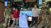 Aprehenden a un conductor y a su ayudante por llevar 30 paquetes de marihuana en una flota