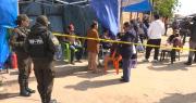 En medio de las investigaciones, comerciantes de Barrio Lindo esperan para ingresar y revisar su mercadería
