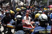 Búsqueda contrarreloj entre los escombros un día después del fuerte terremoto en Colombia
