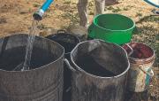 El agua comienza a escasear y obliga a movilizar cisternas para abastecer a la población