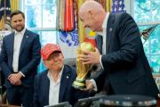 Donald Trump sale en defensa de Infantino que se aferra al poder