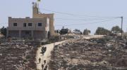 Colonos ocupan y expulsan a palestinos de sus casas, los soldados israelíes lo permiten
