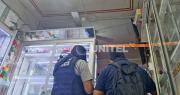 Delincuentes ingresan por el techo y vacían tres joyerías en la zona del mercado Los Pozos