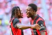 Milan golea al Manchester United y celebra su primer triunfo