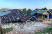 Un terremoto de magnitud 7,7 sacudió la costa de Indonesia y dejó al menos 47 muertos