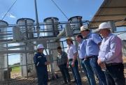 Pide disculpas por la escasez y recurre a privados para producir combustible