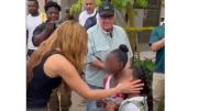 Shakira llega a la ciudad colombiana de Quibdó acompañada del filántropo Howard Buffett