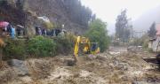 La Paz: Riada causa daños en calles y viviendas tras desborde de un río en Quime