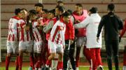 Independiente remonta con diez hombres y golea a Blooming