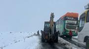 La nevada obliga a suspender salidas de buses de La Paz hacia Santa Cruz y Cochabamba