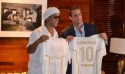 Ronaldinho aterriza en Italia para su presentación como nuevo jugador del Ravenna