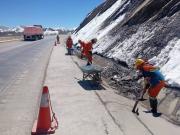 ABC habilita la carretera Oruro – Cochabamba tras retirar el hielo de la plataforma