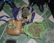 Aprehendieron a cuatro personas en poder de tres paquetes de marihuana