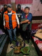FELCC aprehende a cuatro personas y deriva presunta marihuana a la FELCN