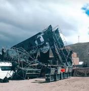 Fuertes vientos derriban escenario de la Fexpo CAM Turco 2026 en Oruro bajo alerta naranja