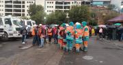 Tercer día del plan Escoba: Los funcionarios vuelven a retirar la basura de las calles de La Paz y el riesgo para la salud crece
