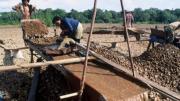 Investigador: La minería del oro construye sus propias reglas y obliga al Estado a resolver sus conflictos