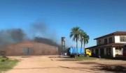Incendio afecta a una empresa de transporte de carga en la zona norte de Santa Cruz