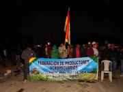 Productores bloquean la ruta Santa Cruz–Trinidad y suspenden viajes al Beni