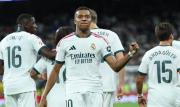El Madrid golea a la Real Sociedad y lidera la Liga con hat-trick de Mbappé