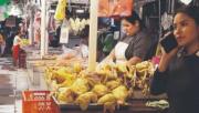 El precio del pollo da un respiro a los bolsillos y baja hasta Bs 18 el kilo