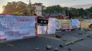 Estudiantes de universidad indígena en Chimoré bloquean carretera Cochabamba-Santa Cruz