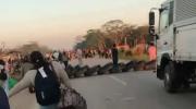 Productores de Beni mantienen bloqueo en ruta a Santa Cruz contra DS del diésel; una comisión llega al sitio para dialogar
